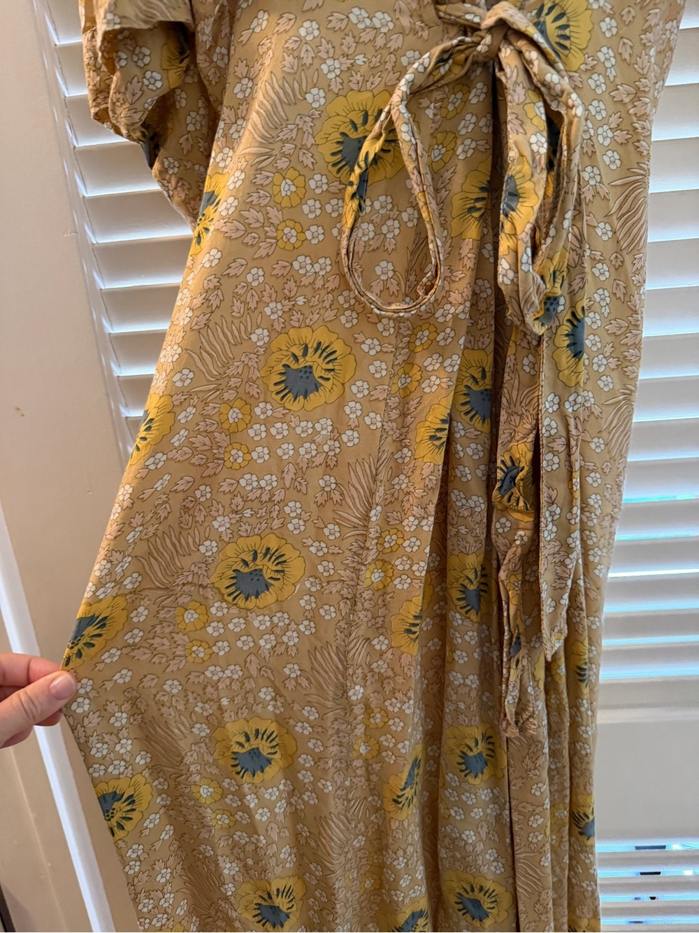 Natalie Martin Yellow and Cream Floral Satin Robe - Picture 3 of 5